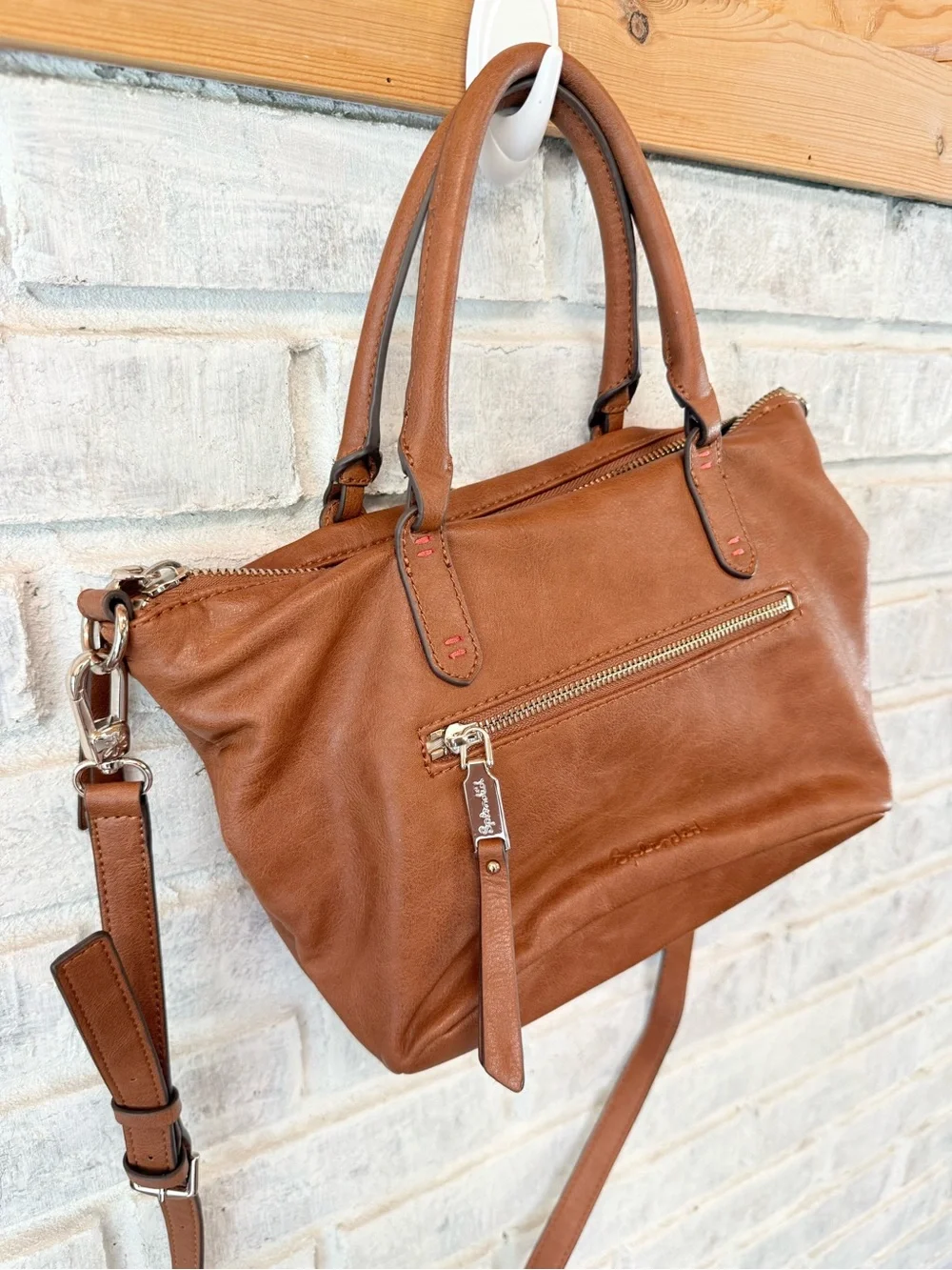 Splendid Cognac Leather Satchel with Adjustable Strap